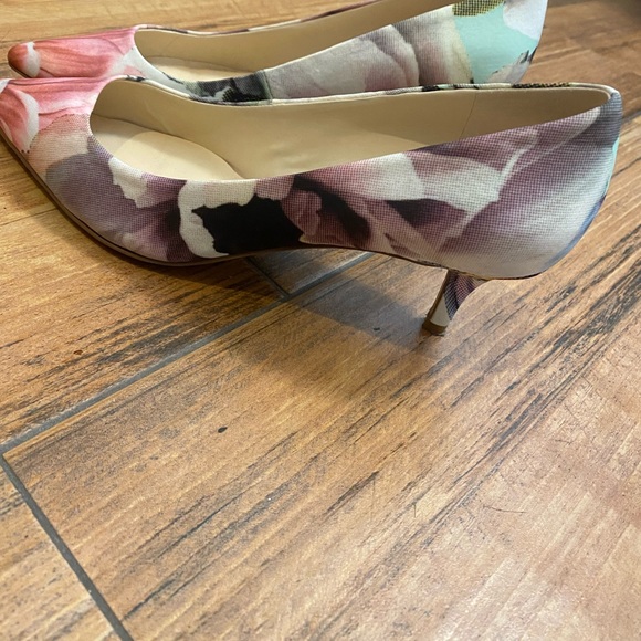 7’1/2 New Calvin Klein Heels - Picture 3 of 5